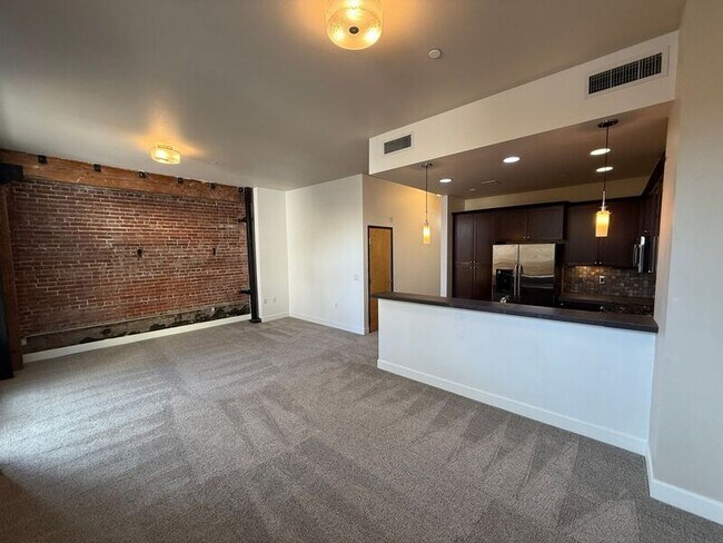 Building Photo - 160 Liberty St NE