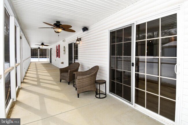 Building Photo - 10049 Meleen Dr