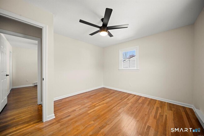 Building Photo - 25 Greenview Dr