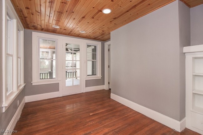 Building Photo - 2537 S Taylor Rd