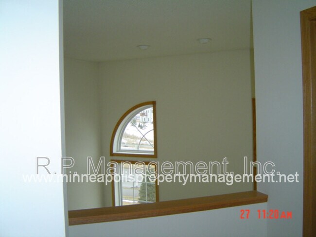 Building Photo - 15220 Florist Cir