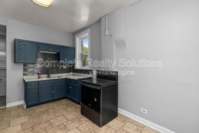 Building Photo - 5866 Etzel Ave