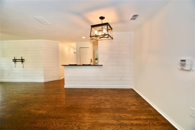 Building Photo - 895 Normandy Trace Rd