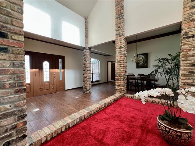 Building Photo - 3600 Interlaken Dr