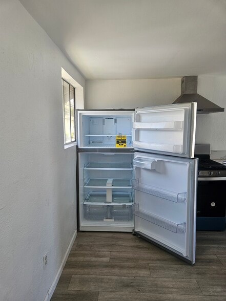 Building Photo - 5159 Clinton St