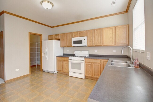 Building Photo - 238 S Alder Creek Dr