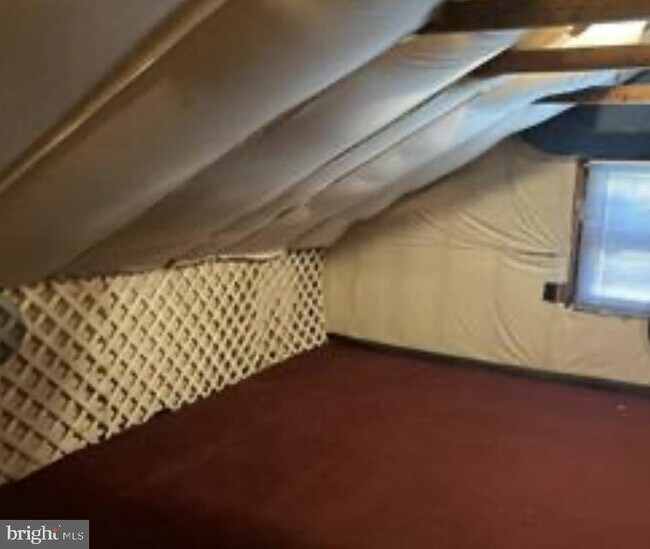 Building Photo - 915 William St