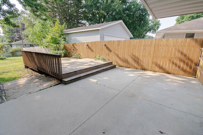 Building Photo - 2324 Elton Hills Dr NW