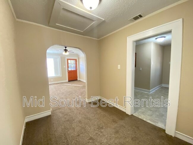 Building Photo - 1510 W 26th St