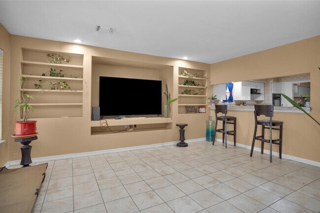 Building Photo - 1725 Strawn Rd