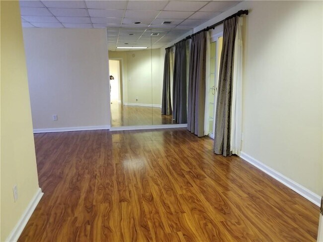 Building Photo - 2828 Oglethorpe Run Square