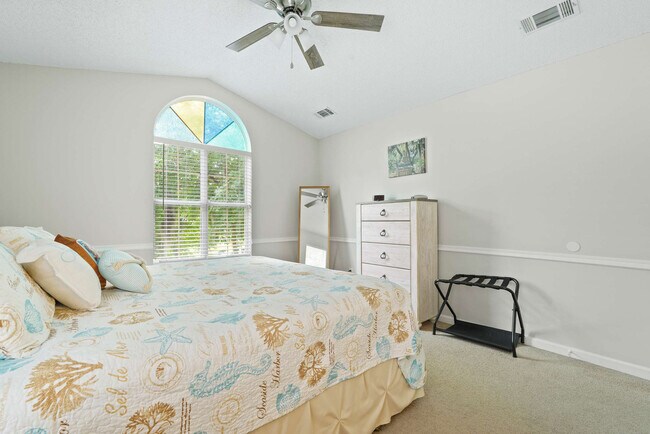 Building Photo - 529 Pointe S Dr