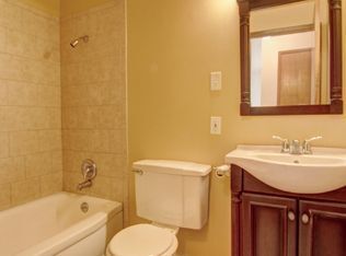 Building Photo - Queen Anne Triplex