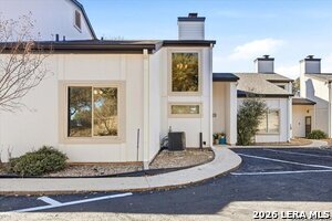 Building Photo - 1135 Parkview Dr