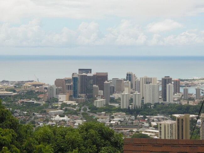 Building Photo - Pacific Heights 1/1 cottage