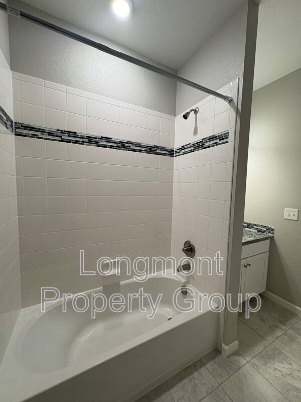 Building Photo - 804 Summer Hawk Dr