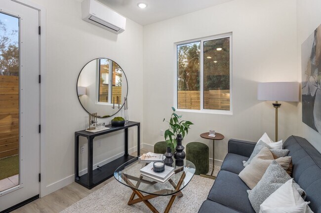 Building Photo - Newer Build | 1 Bed, 1 Bath Home for Rent, Available Immediately