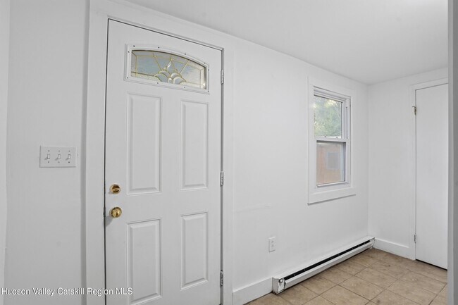 Building Photo - 872 NY-212