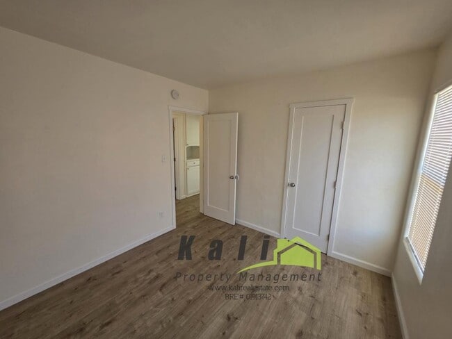 Building Photo - 2141 Flintridge Dr