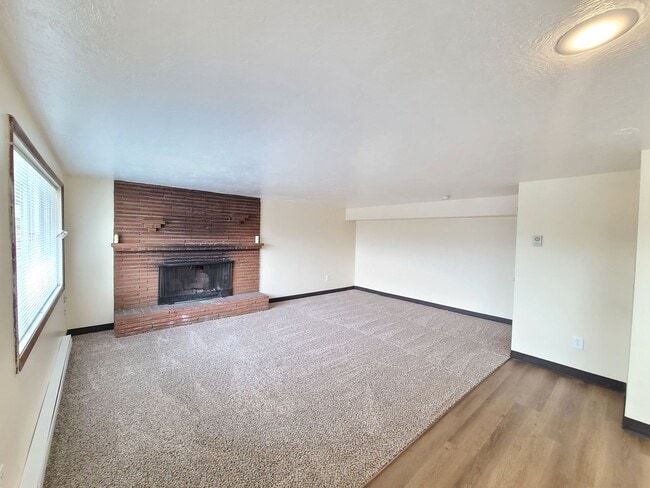 Building Photo - 302 N Argonne Rd