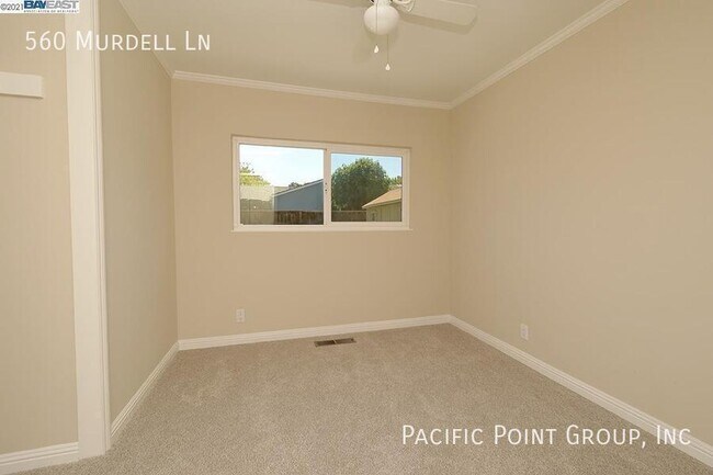 Building Photo - 560 Murdell Ln