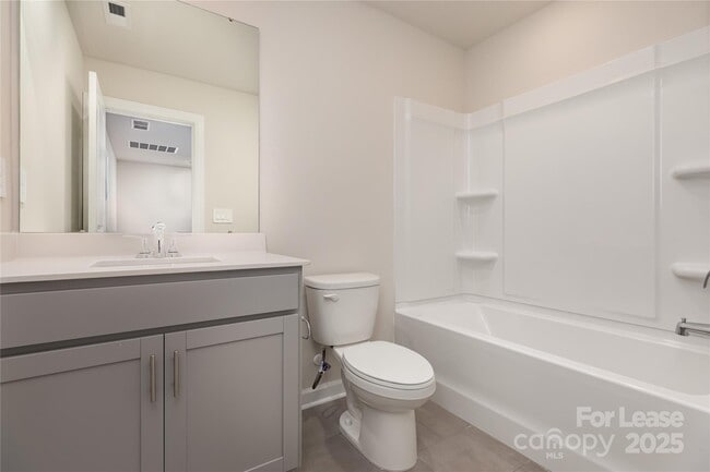 Building Photo - 4135 Smt Wds Dr