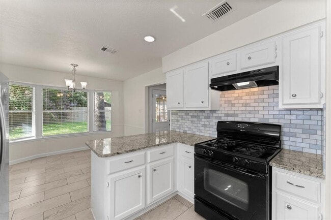 Building Photo - 2102 Whitelaw Dr