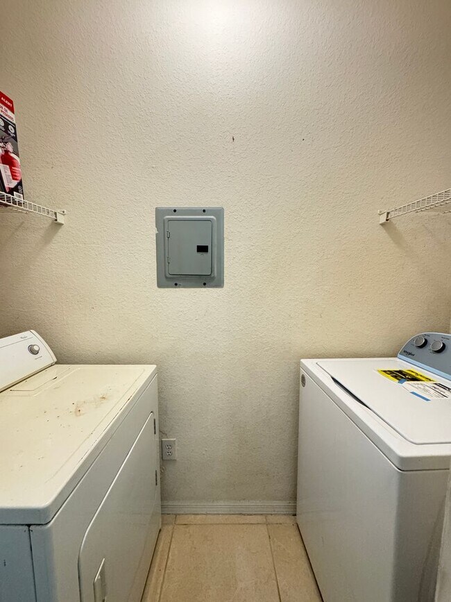 Building Photo - Gated Condo Next to The Mall At Millenia with Great Amenities