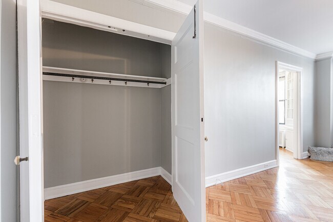 Building Photo - 2000 N Lincoln Park W