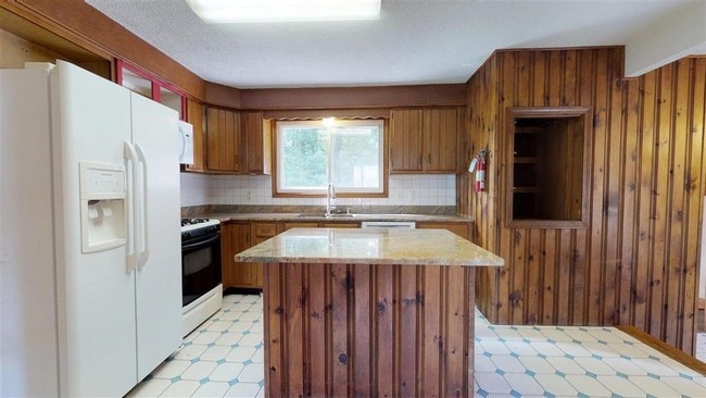 Building Photo - 96 Birch Ct