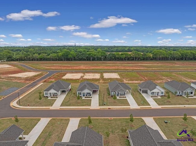 Building Photo - 827 Trenton Dr