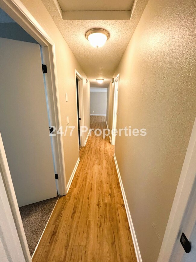 Building Photo - Fully Remodeled - 3BD I 2BA NE PDX HOME