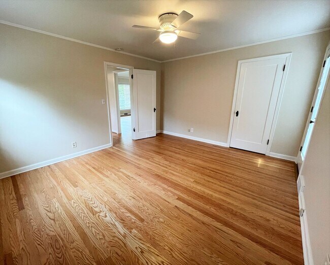 Building Photo - 4bd/2ba Seattle Home