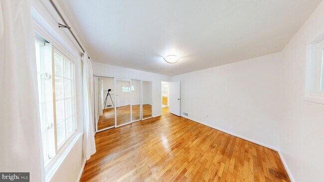 Building Photo - 400 Dean Dr