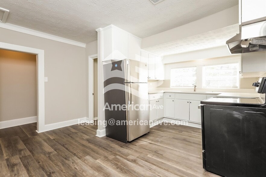 Building Photo - 405 20th St