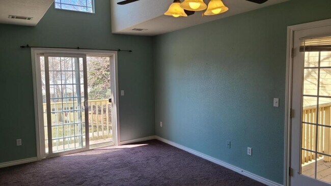 Building Photo - 818 S Terry St Unit 1