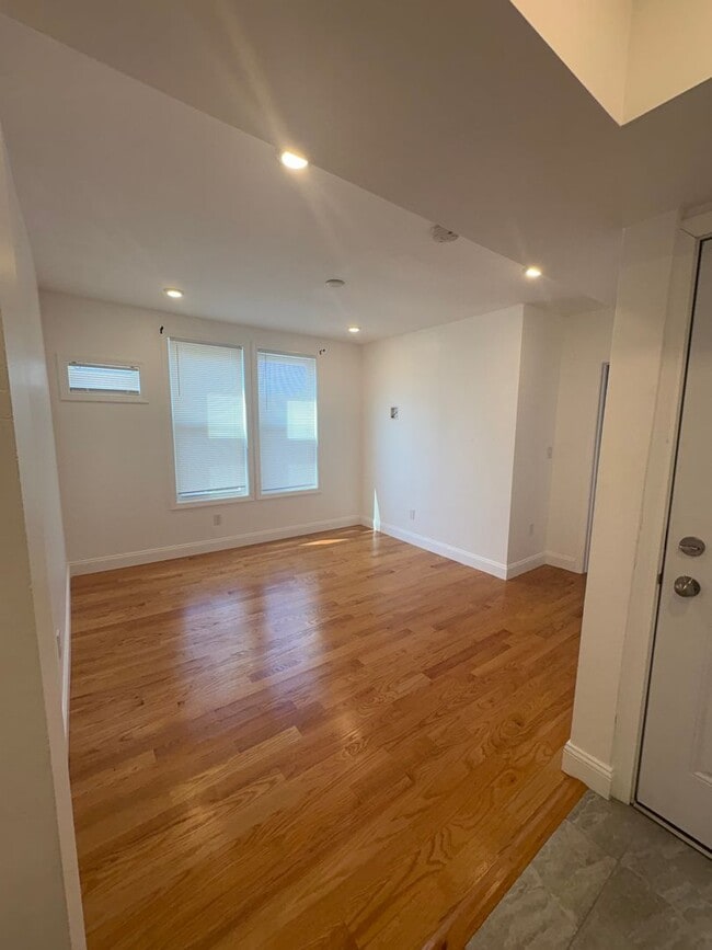 Building Photo - LYNN/BOSTON NO BROKER FEES! BRAND NEW FULLY RENOVATED ONE BEDROOM UNIT IN TOP COMMUTER LOCATION!