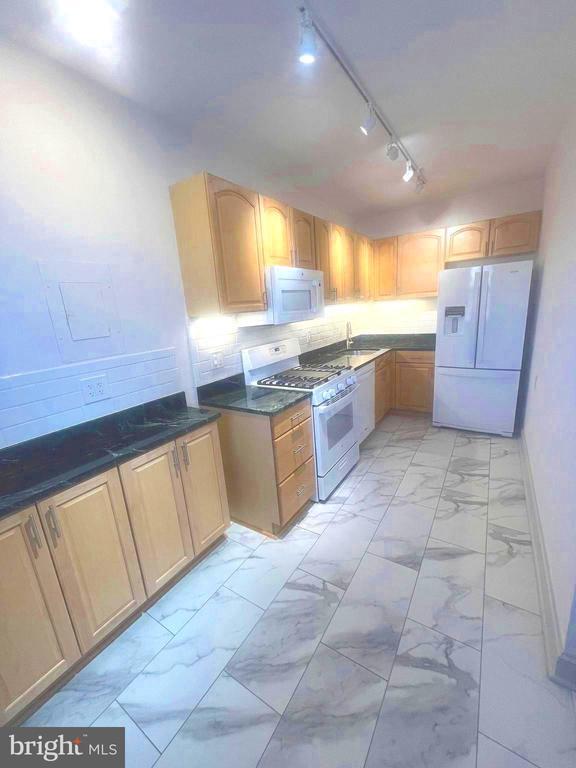 Building Photo - 715 S Washington St