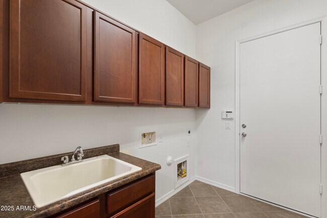 Building Photo - 785 W Village Pkwy