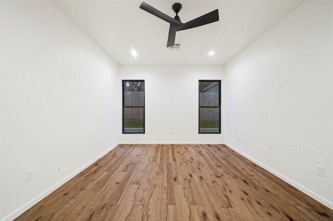 Building Photo - 2438 Carriage Lamp Ln