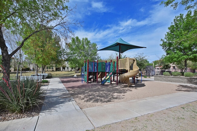 Building Photo - 4757 E Woodside Way