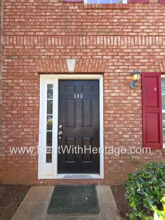 Building Photo - Fantastic 4bd/2.5ba Townhome/ Swim Tennis/ Great Location