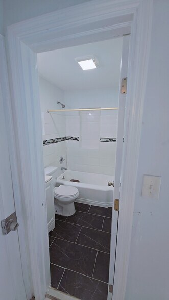 Building Photo - 1305 NE 146th St