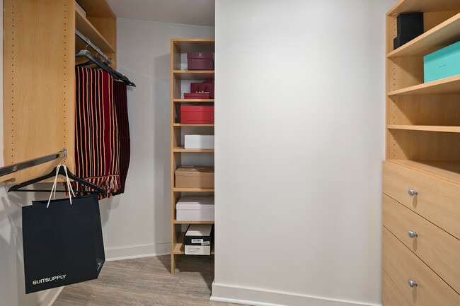 Building Photo - 3 Washington Cir NW