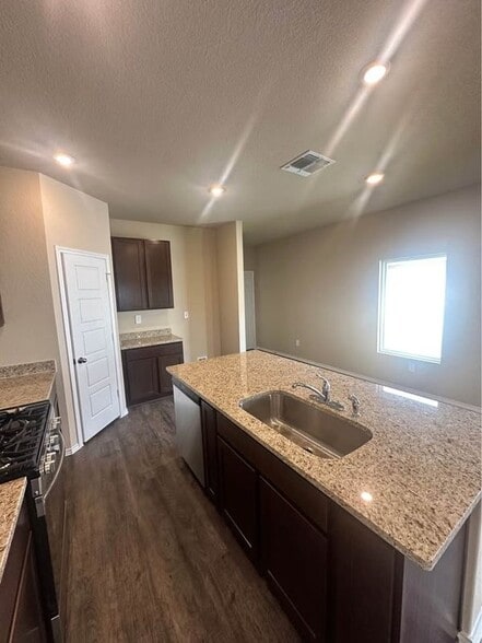 Building Photo - 2019 Marshall Mnrs