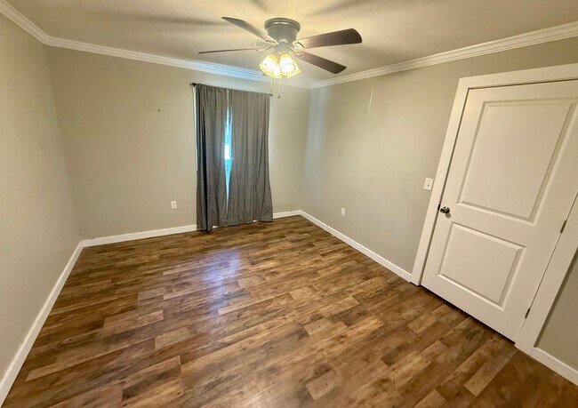 Building Photo - 3708 Fielder Dr