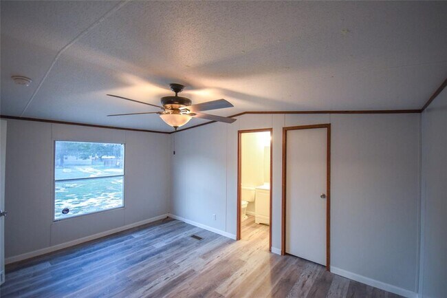 Building Photo - 900 Phillip Ln