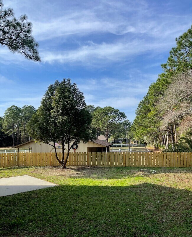 Building Photo - 240 Water Oaks Loop