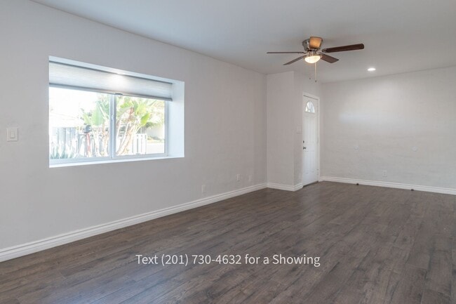 Building Photo - 4 Bedroom, 2 Bath House with Garage