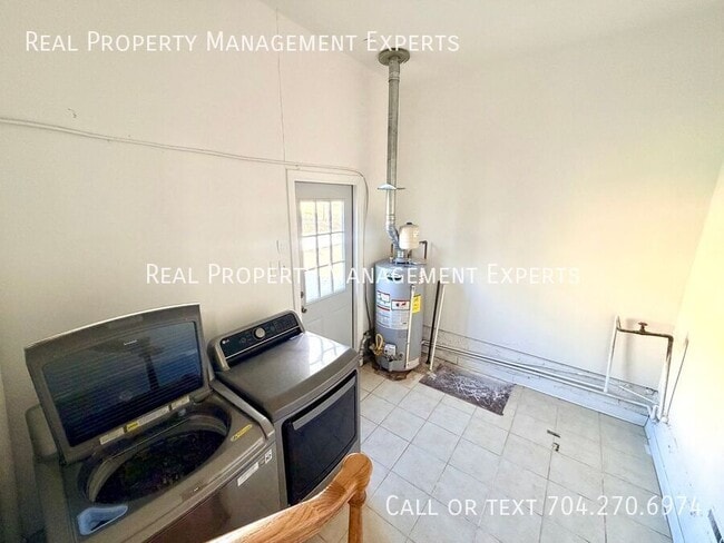 Building Photo - 10109 Windrift Rd